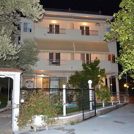 Margarita Apartments Nikiana Esterno foto